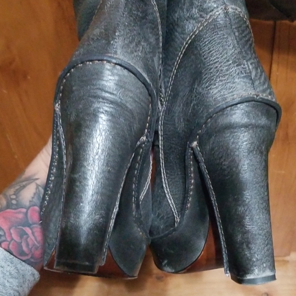 Boots - Picture 4 of 4